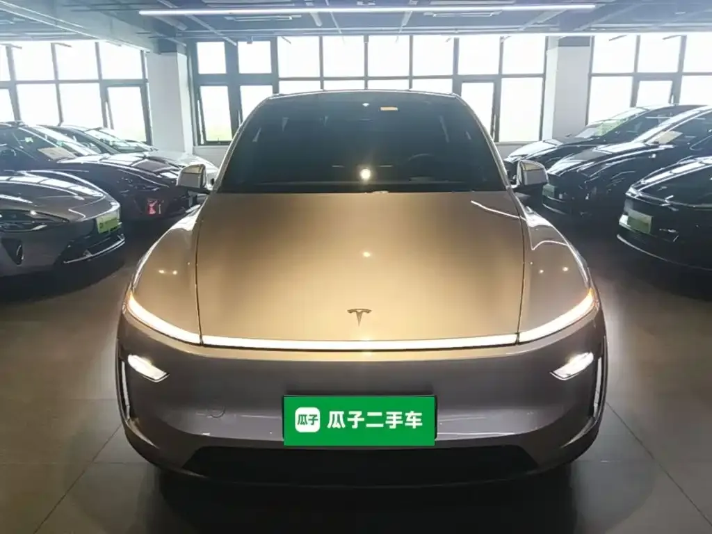 Tesla Model Y L — фото 3