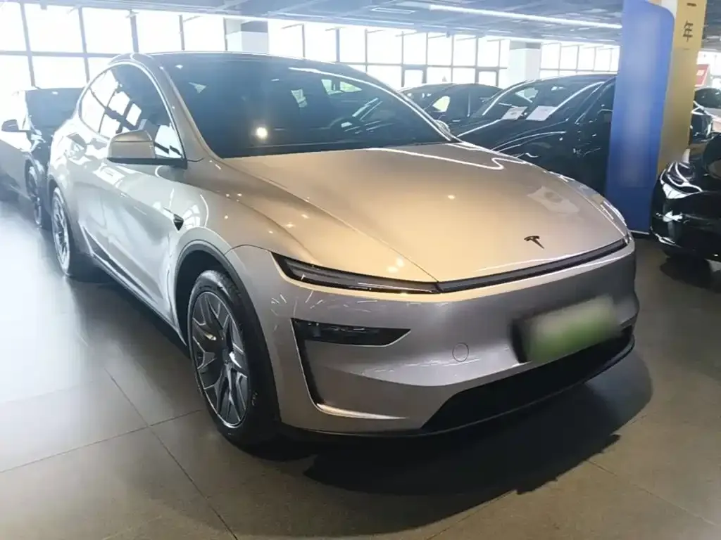 Tesla Model Y L — фото 2