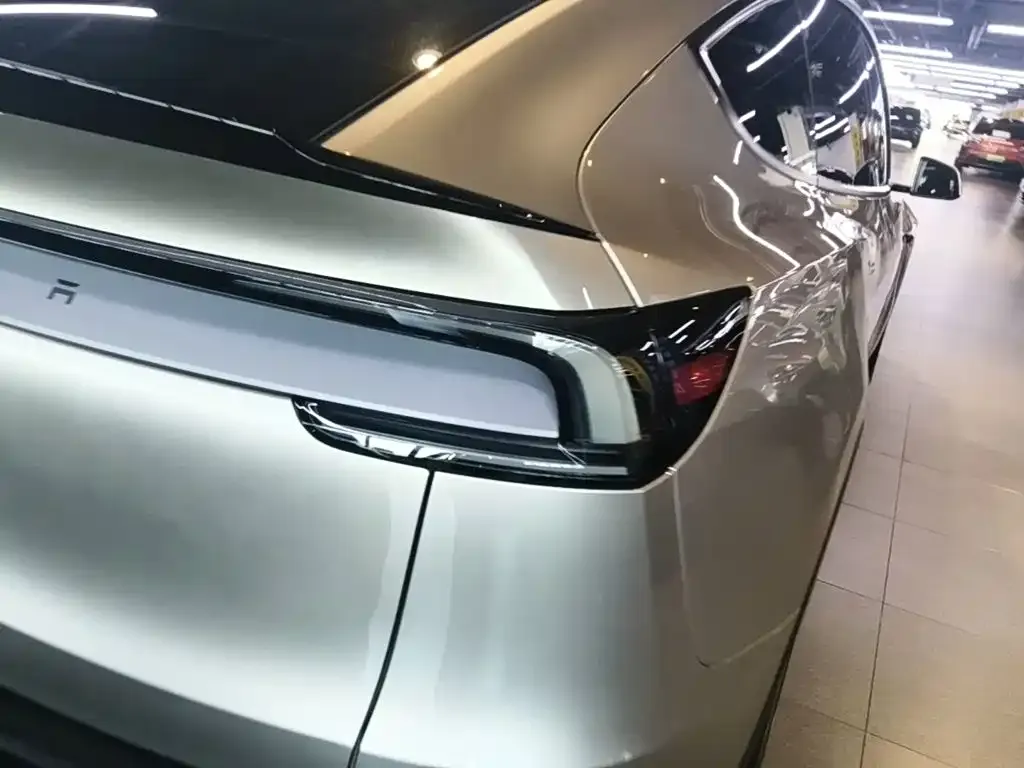Tesla Model Y L — фото 6