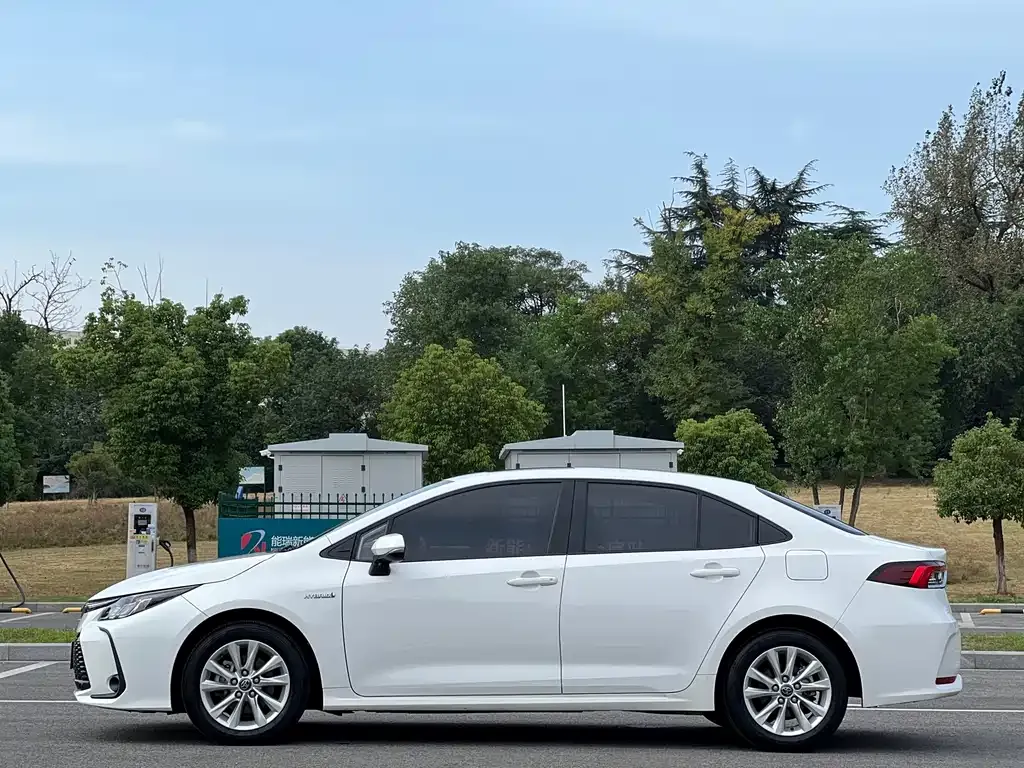 Toyota Corolla — фото 10