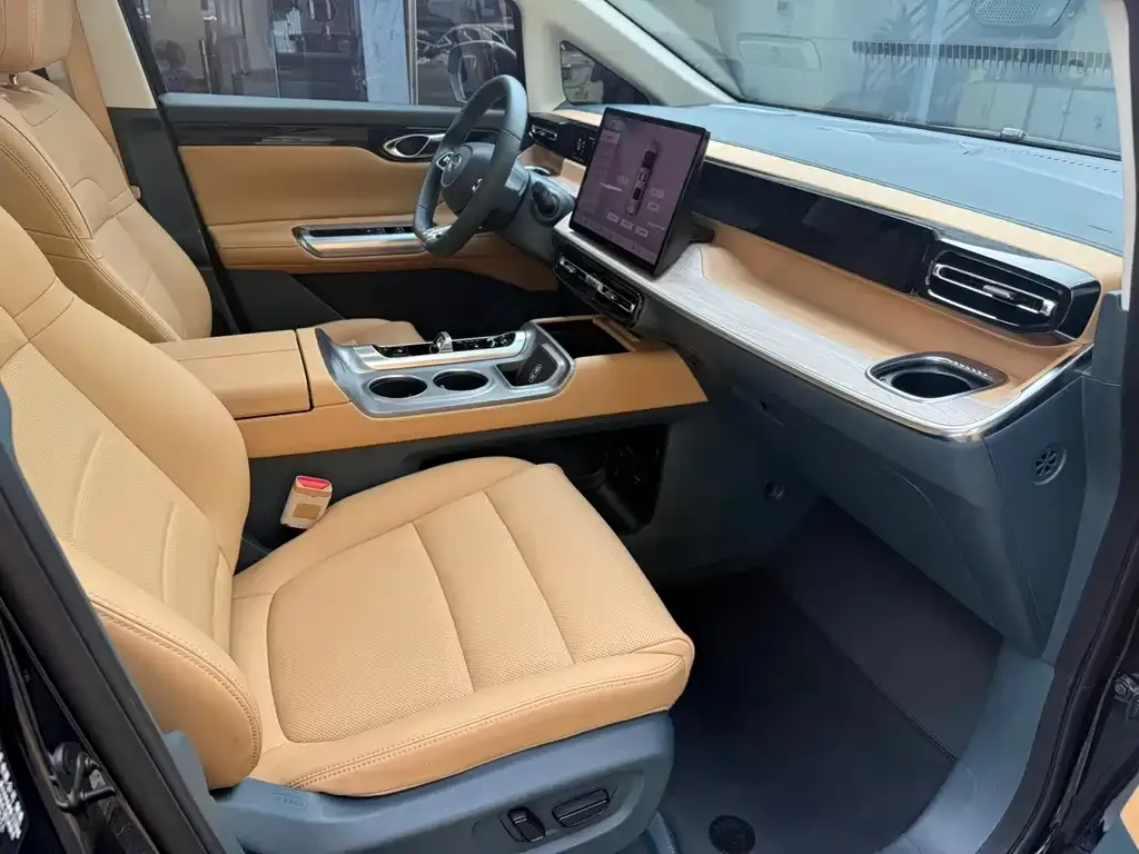 GAC Motor Trumpchi E8 — фото 4