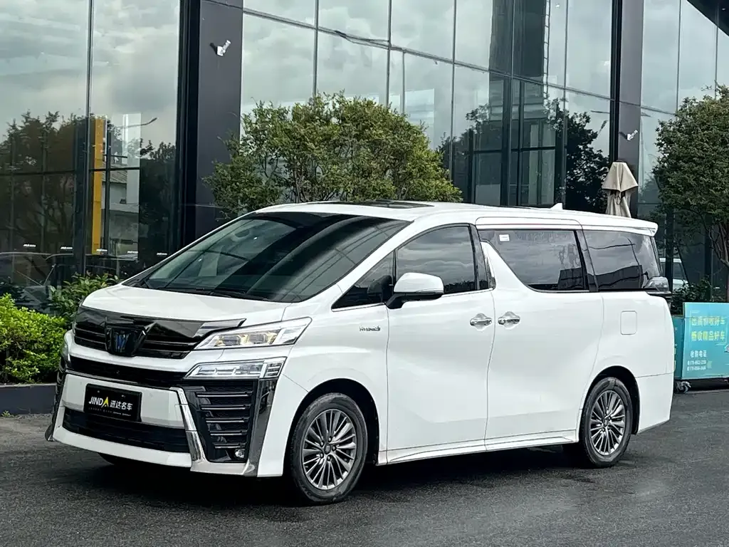 Toyota Vellfire — фото 1