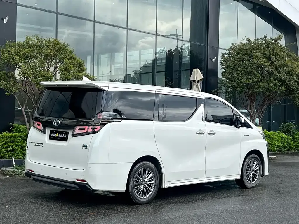 Toyota Vellfire — фото 8