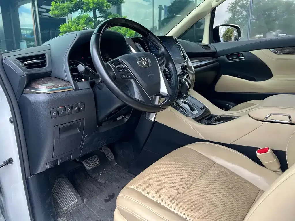 Toyota Vellfire — фото 7