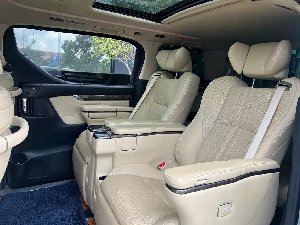 Toyota Vellfire — фото 6