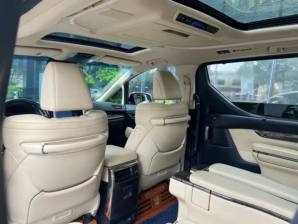 Toyota Vellfire — фото 4