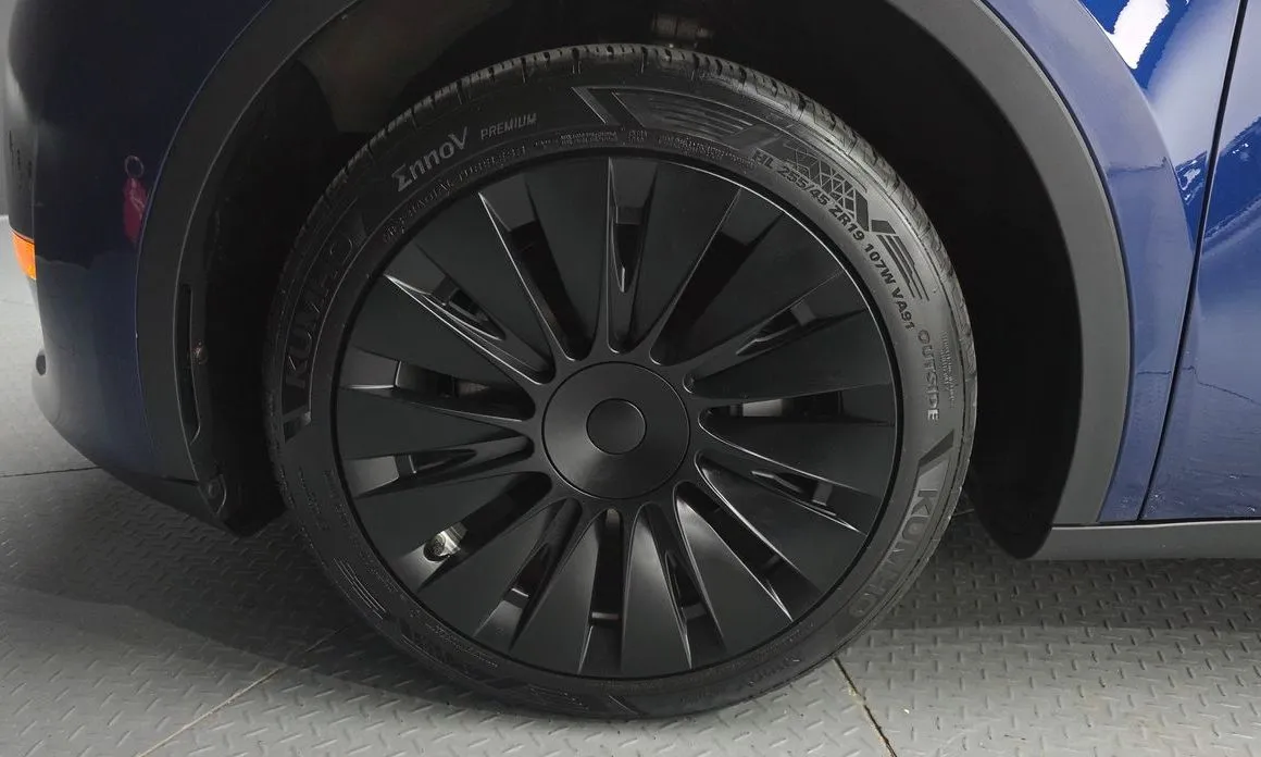 Tesla Model Y — фото 8