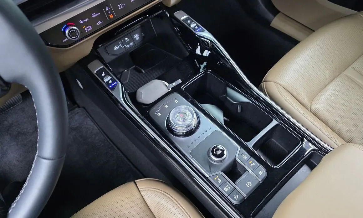 Kia Sorento — фото 9