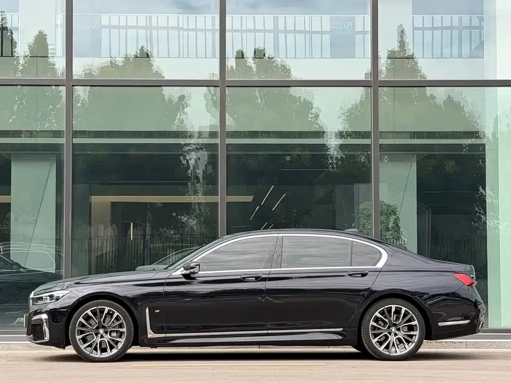 BMW 7 Series — фото 8