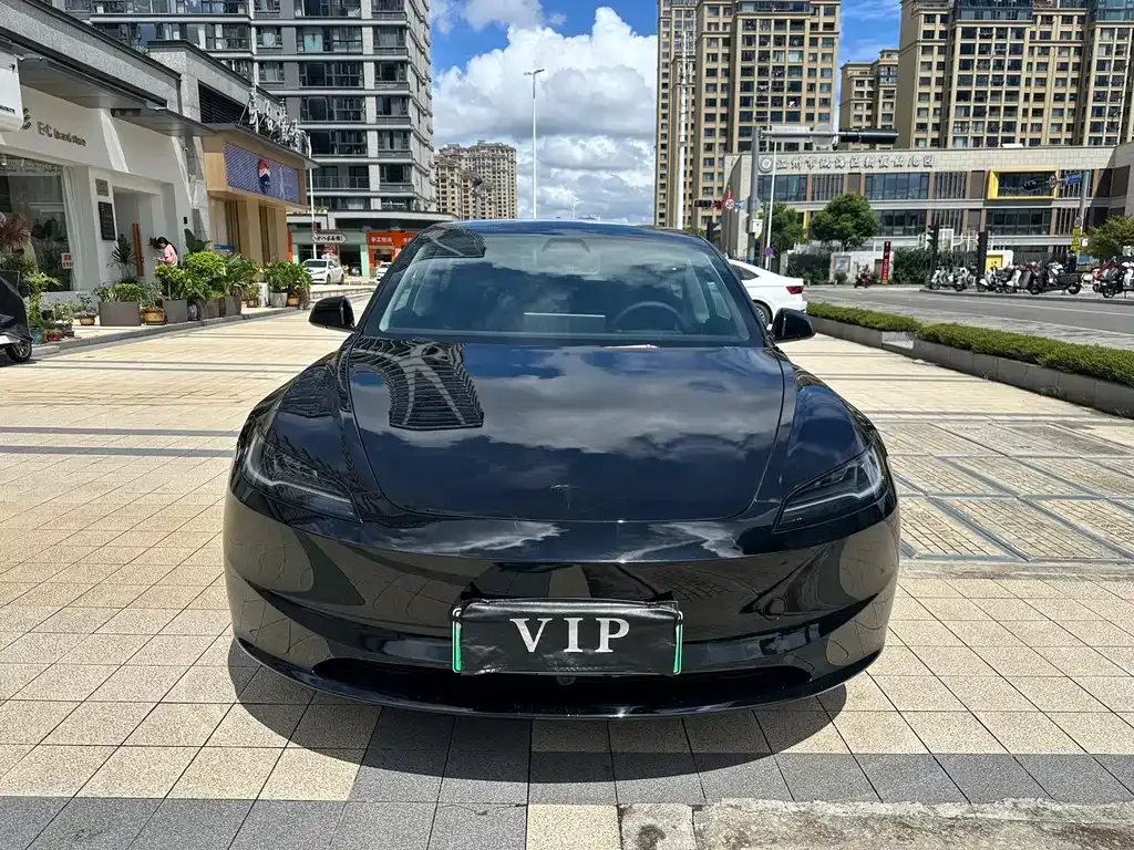 Tesla Model 3 — фото 1