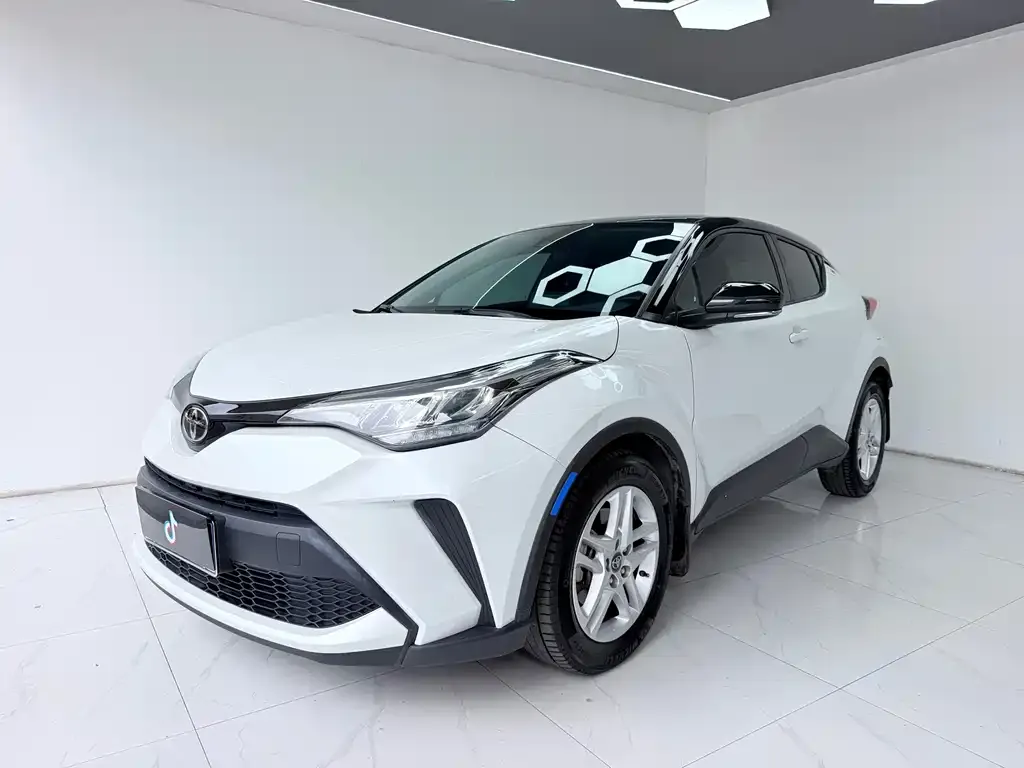 Toyota C-HR — фото 1