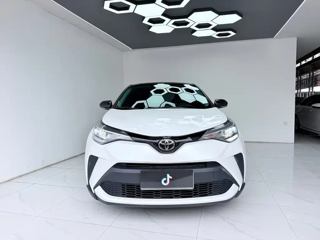 Toyota C-HR — фото 7