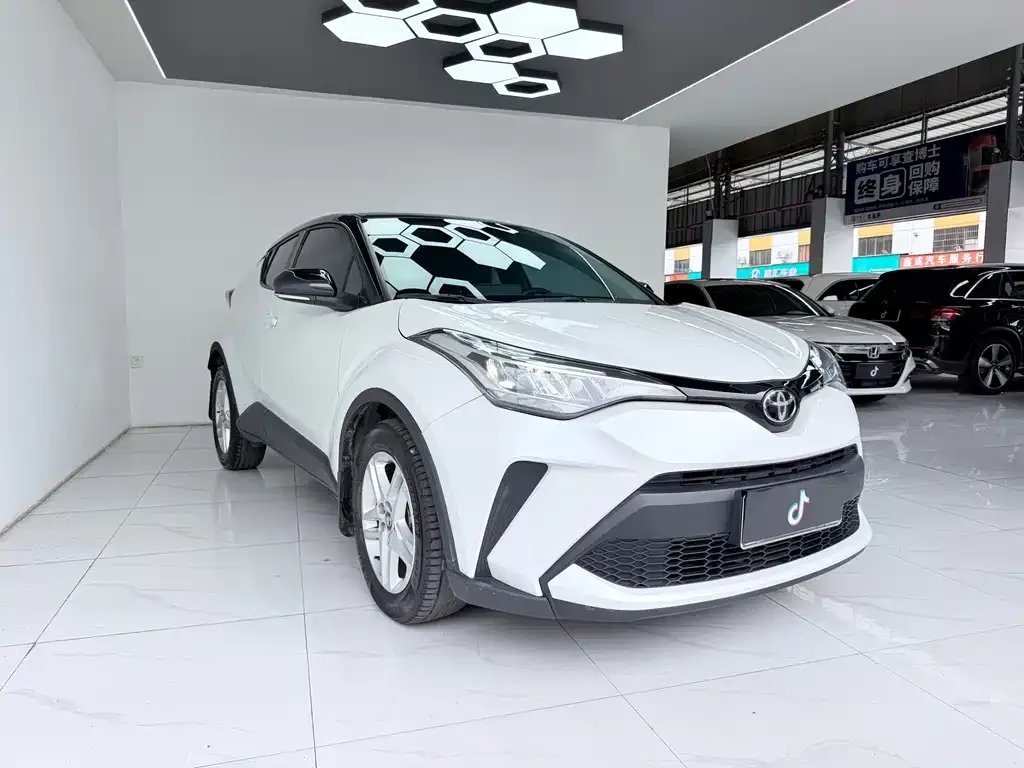 Toyota C-HR — фото 8