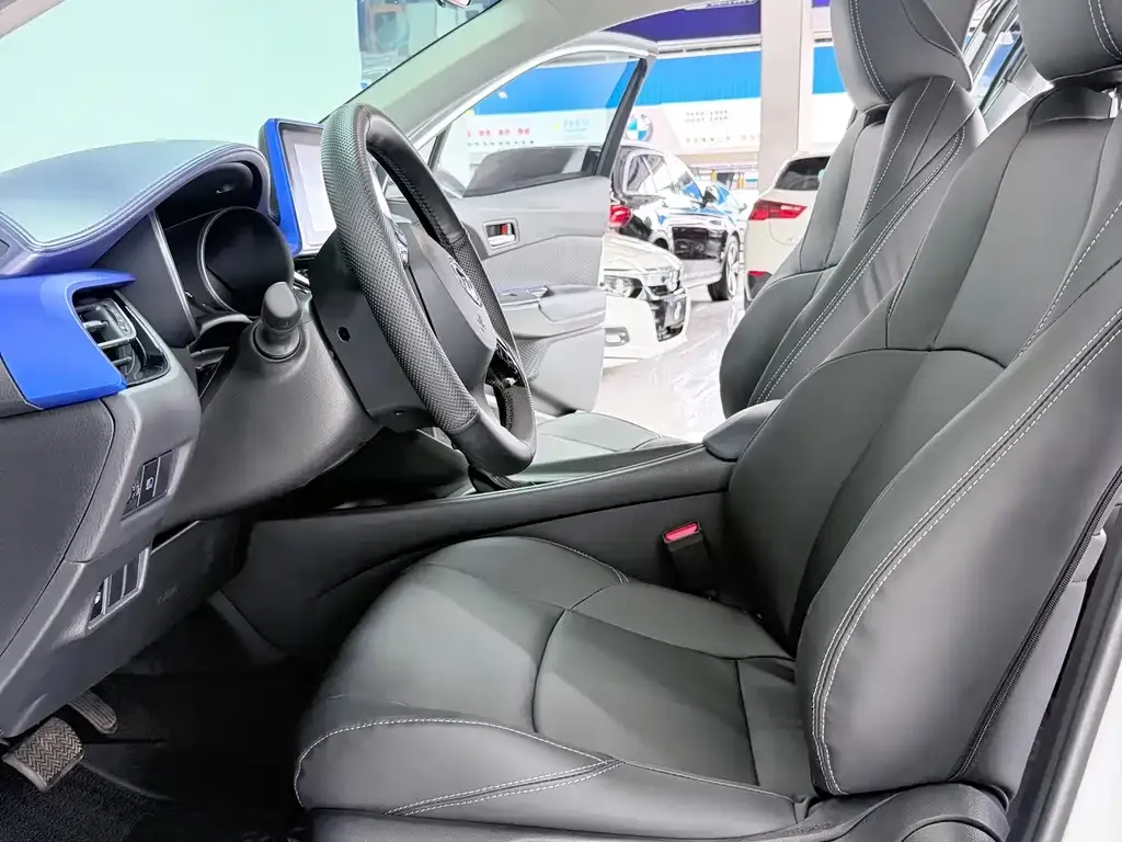Toyota C-HR — фото 10