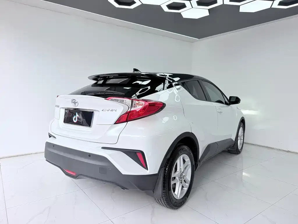 Toyota C-HR — фото 5