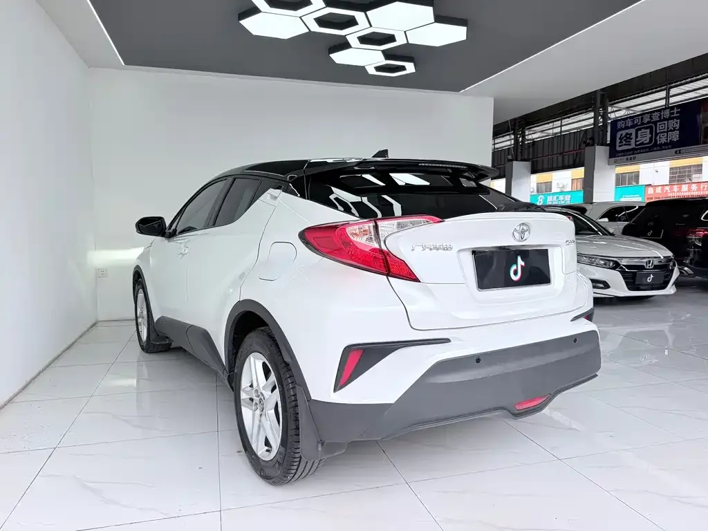Toyota C-HR — фото 4