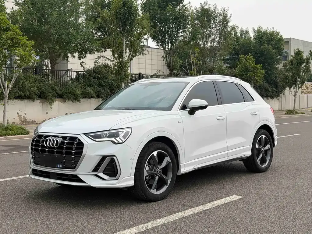 Audi Q3 — фото 1