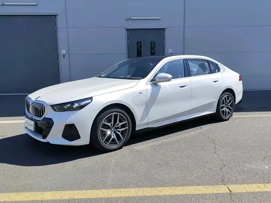 BMW i5 — фото 1