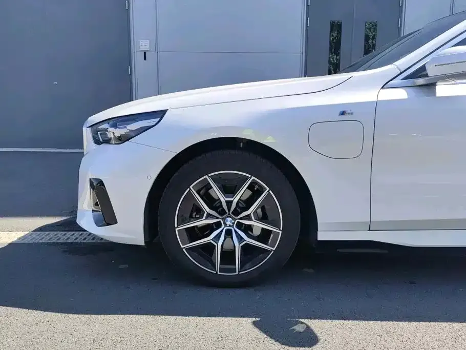 BMW i5 — фото 10
