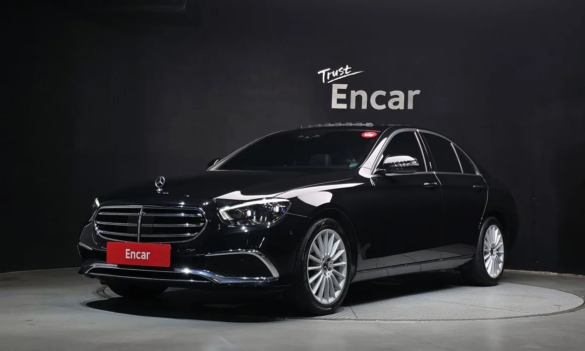 Mercedes-Benz E-Class — фото 1