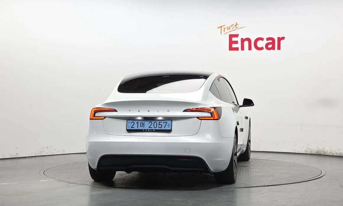 Tesla Model 3 — фото 10