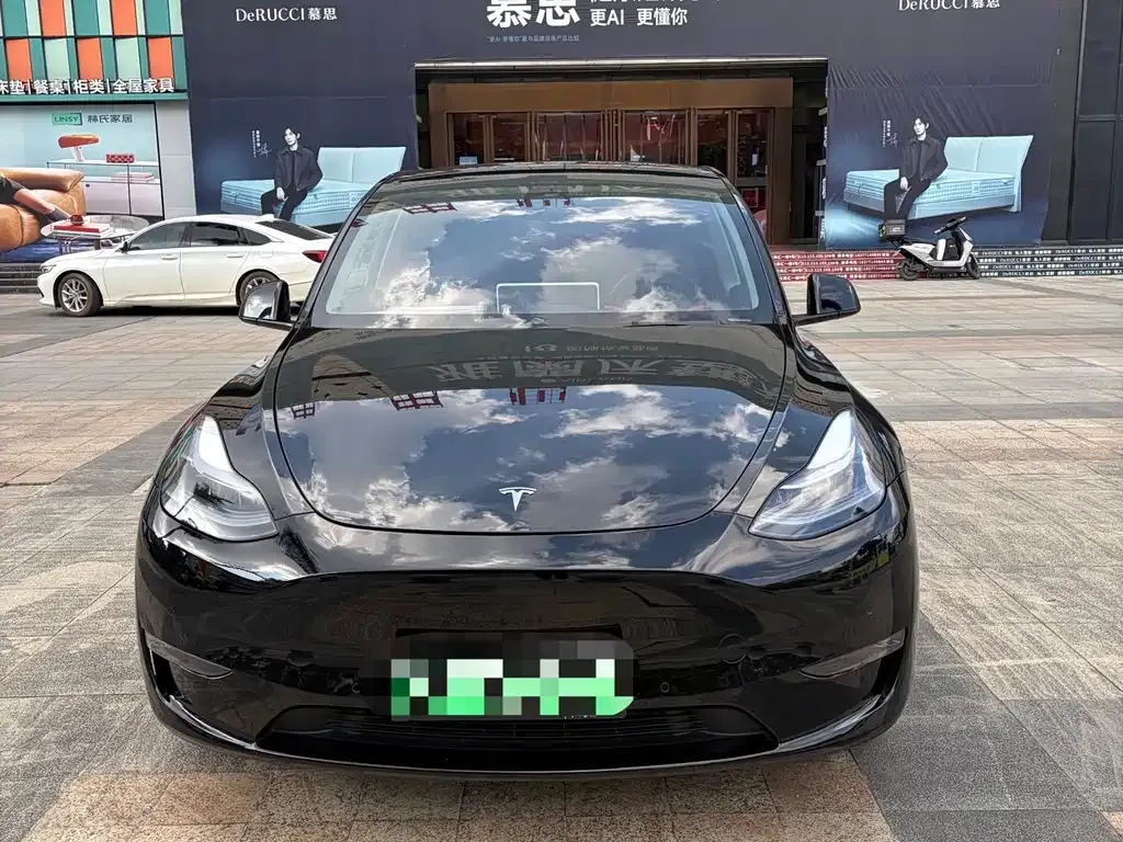 Tesla Model Y — фото 9