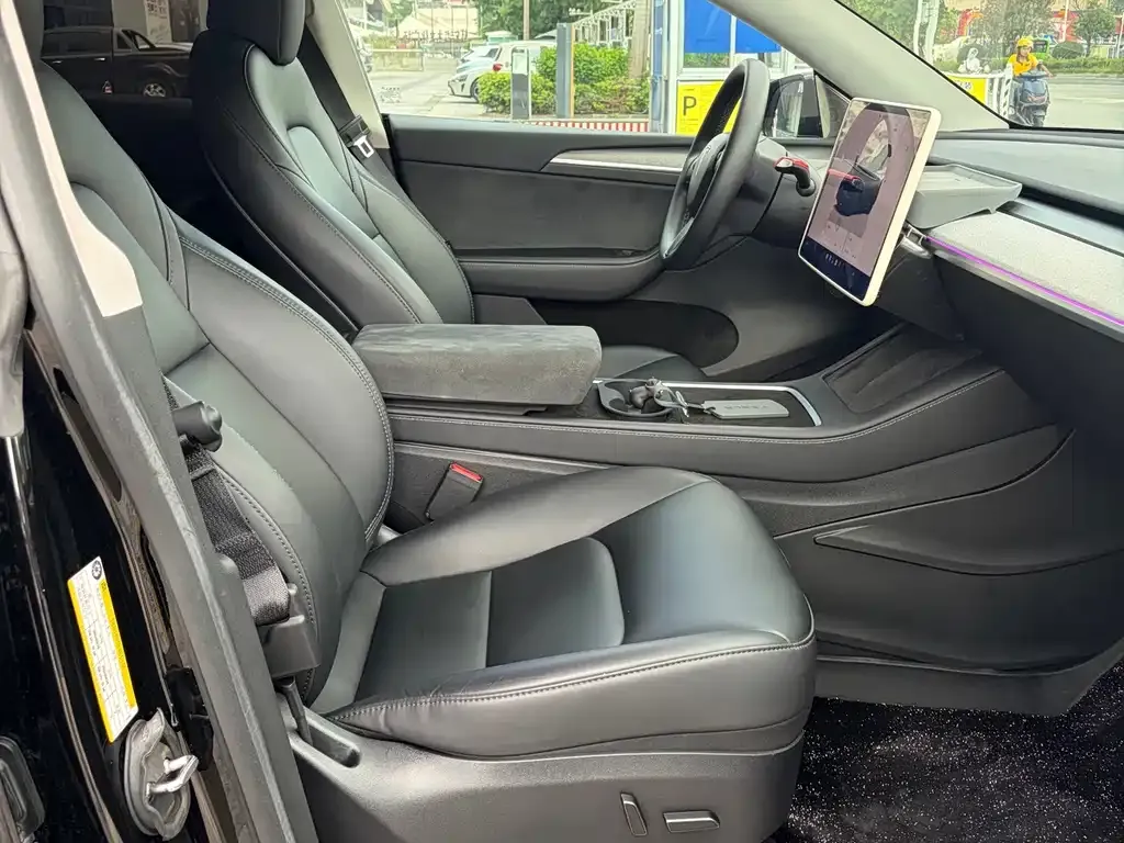 Tesla Model Y — фото 8