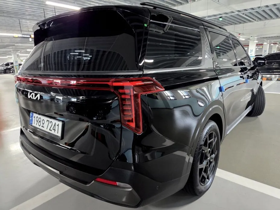 Kia Carnival — фото 10