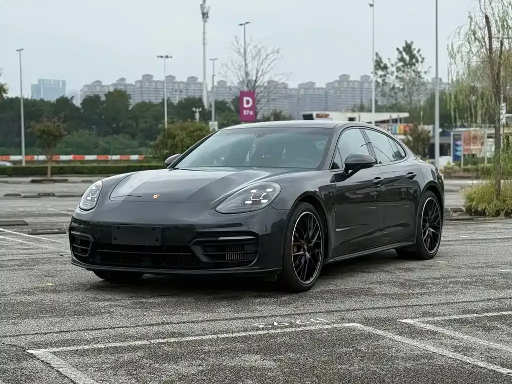 Porsche Panamera — фото 1