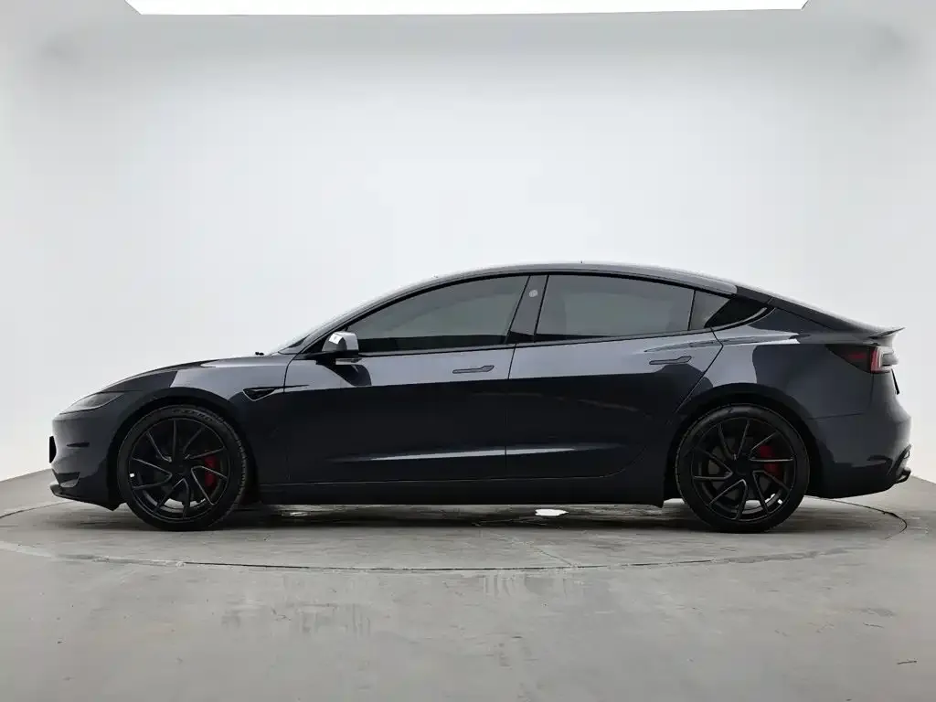 Tesla Model 3 — фото 5