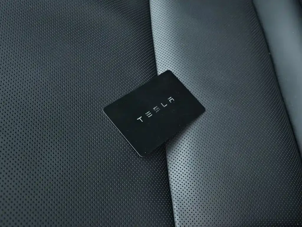 Tesla Model 3 — фото 8