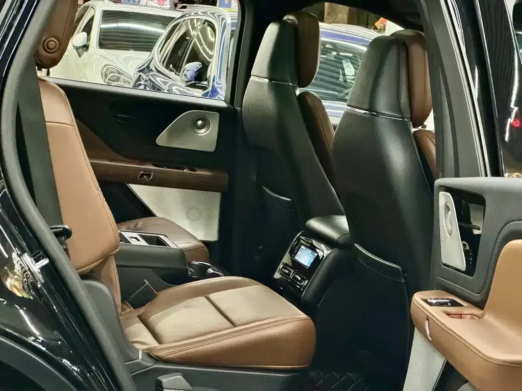 Lincoln Aviator — фото 10