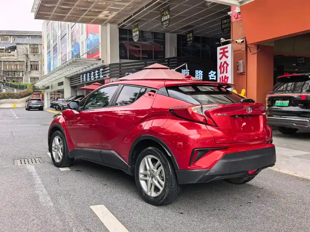 Toyota C-HR — фото 9