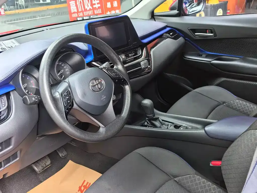 Toyota C-HR — фото 4