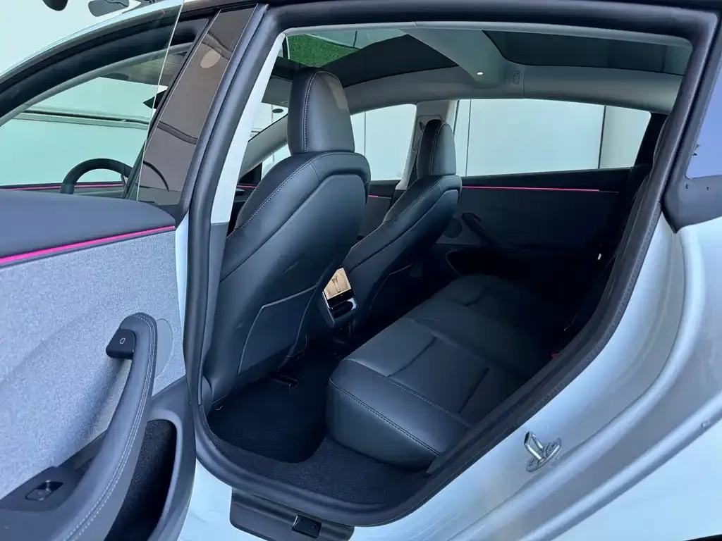Tesla Model 3 — фото 3