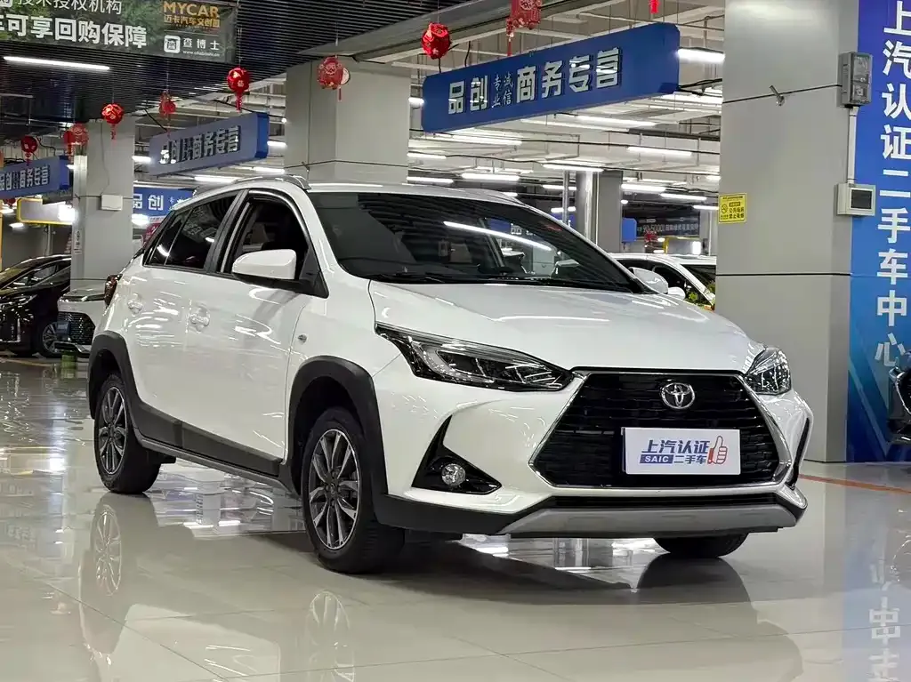 Toyota Yaris L — фото 2