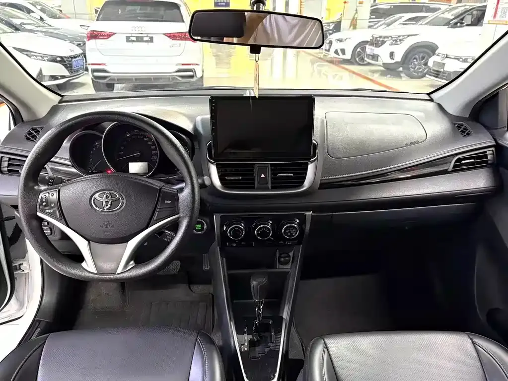 Toyota Yaris L — фото 6