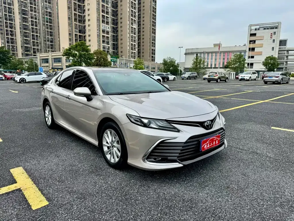 Toyota Camry — фото 8