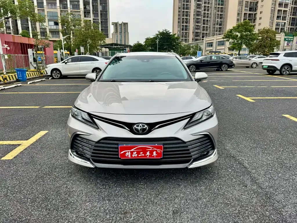 Toyota Camry — фото 9