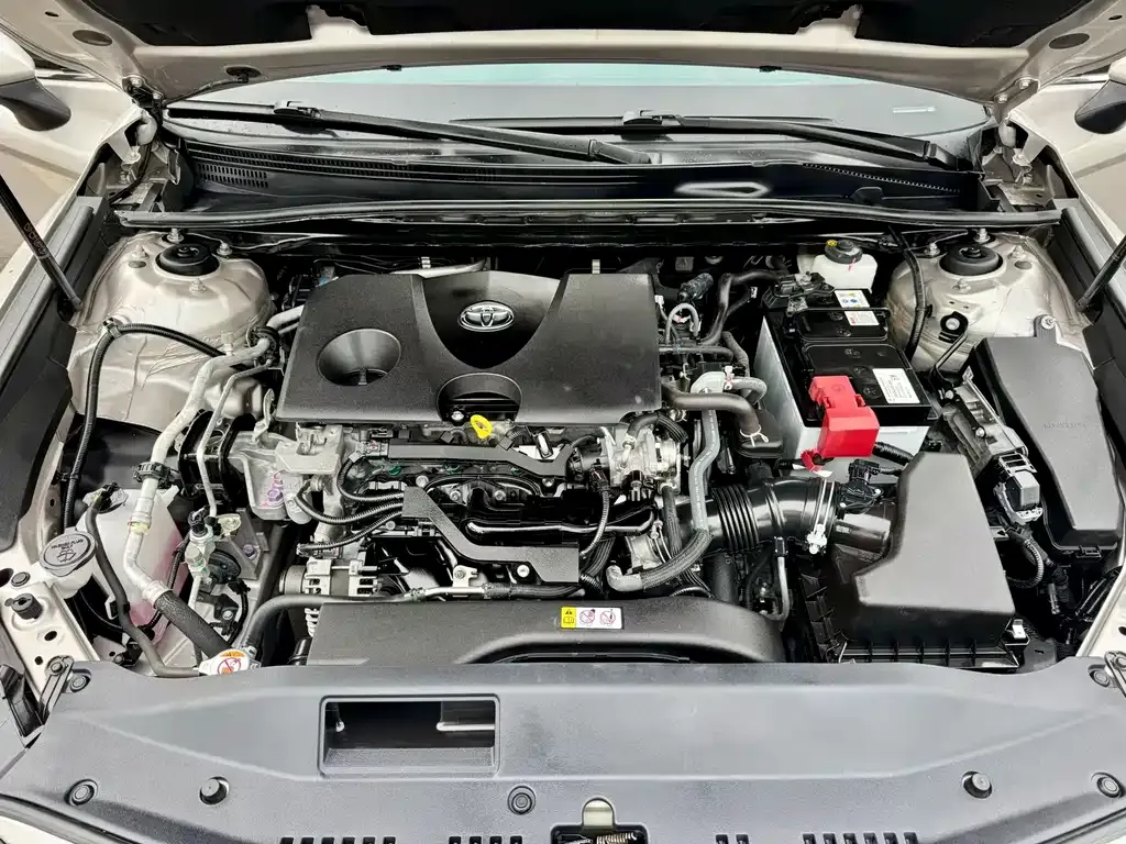 Toyota Camry — фото 5