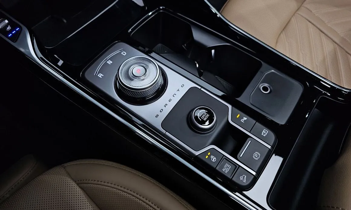 Kia Sorento — фото 8