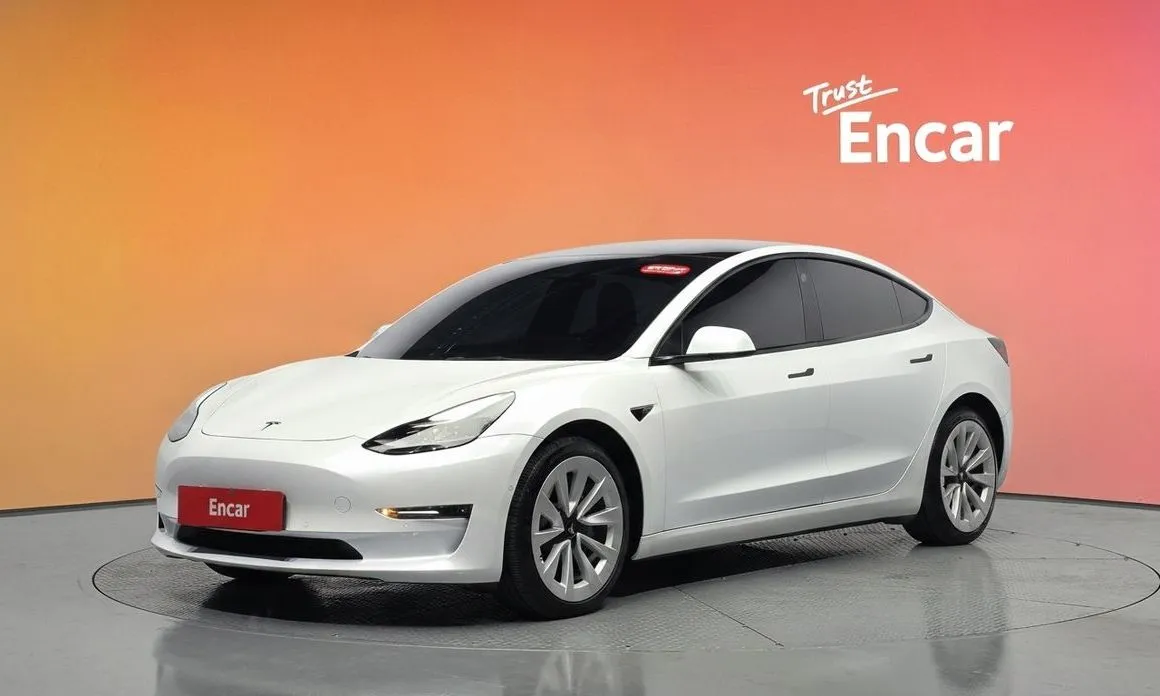 Tesla Model 3 — фото 1
