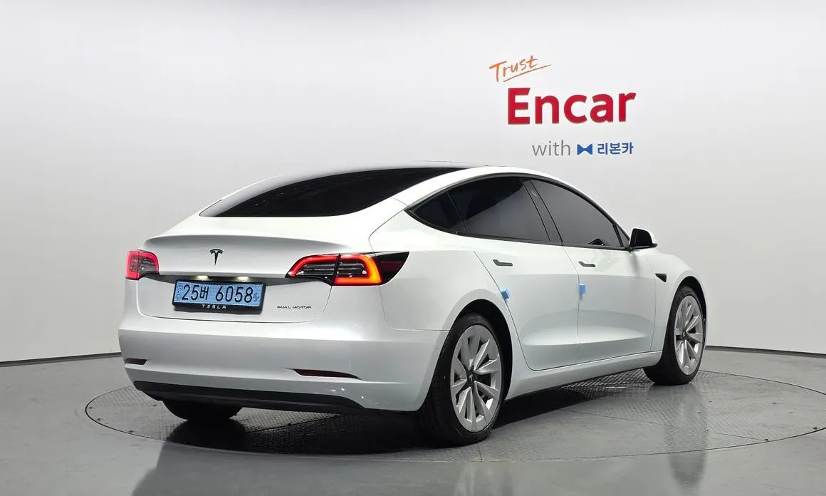 Tesla Model 3 — фото 4