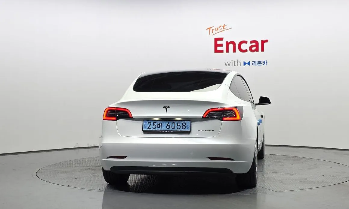 Tesla Model 3 — фото 3