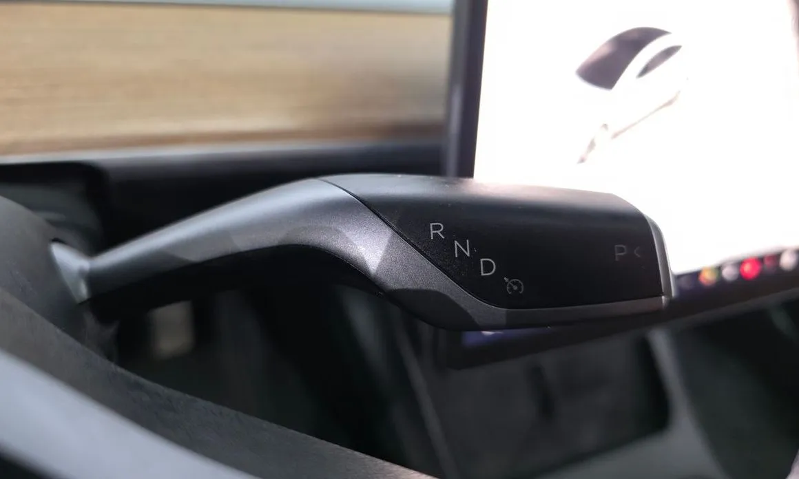 Tesla Model 3 — фото 2