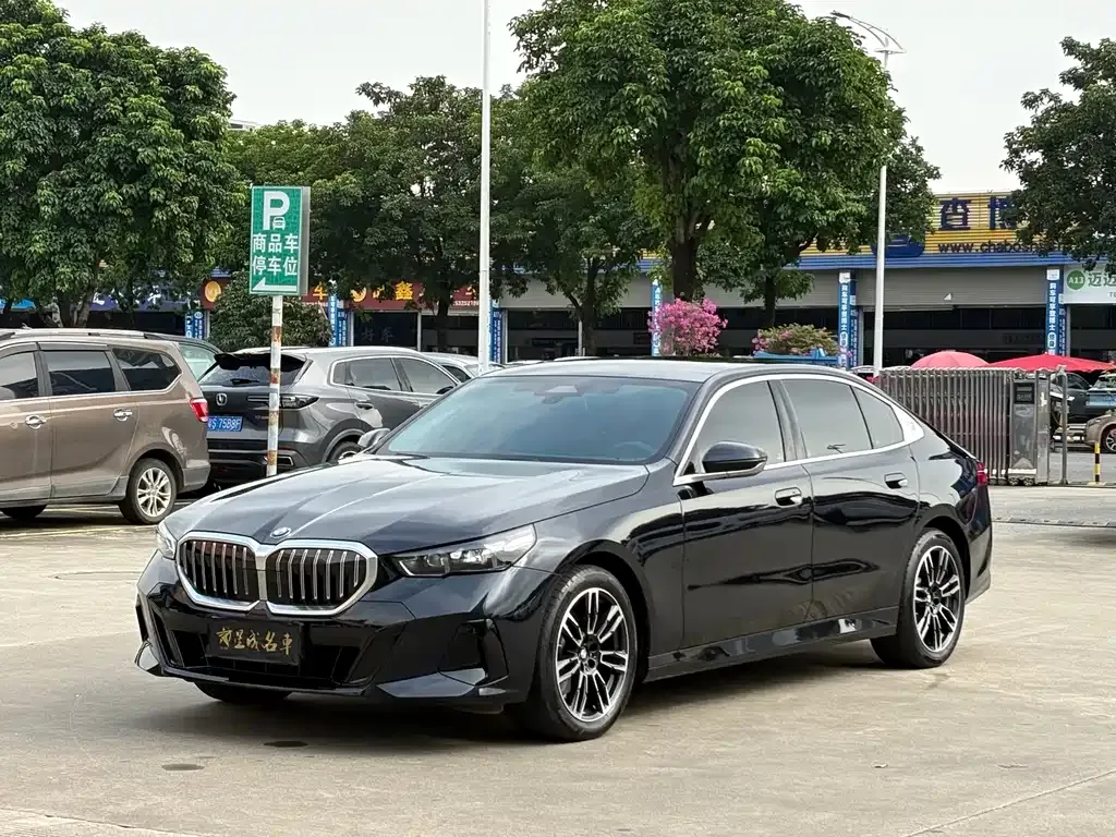 BMW 5 Series — фото 1