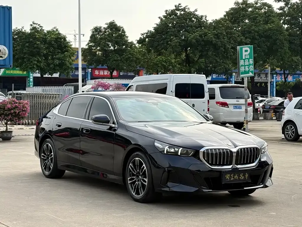 BMW 5 Series — фото 10