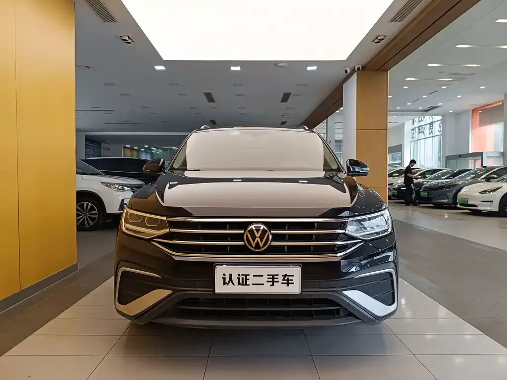 Volkswagen Tiguan L — фото 6