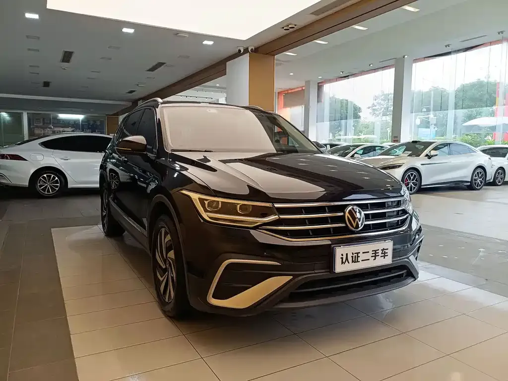 Volkswagen Tiguan L — фото 8