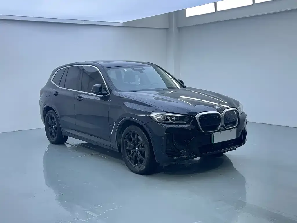 BMW iX3 — фото 1